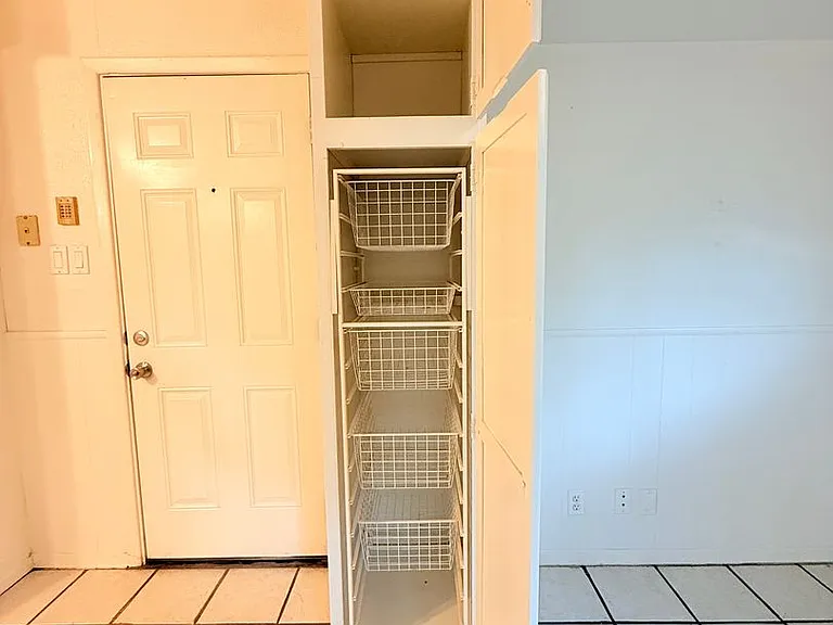 612 Hillview Dr — Photo 5