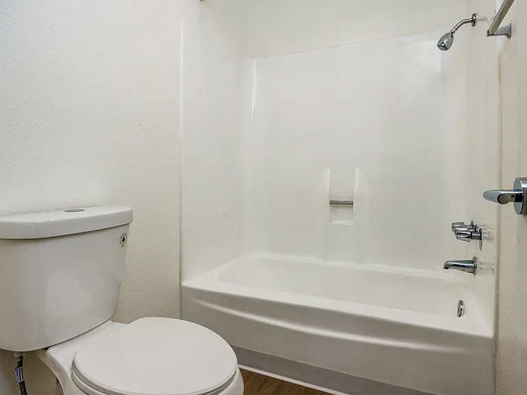 Windward Village Apartments — Photo 68