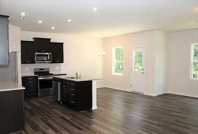 2076 Hosel Ln — Photo 4
