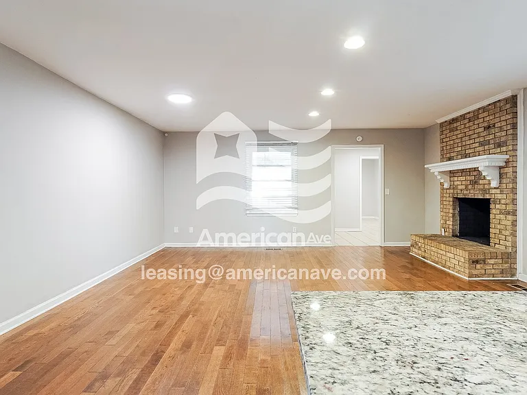 894139_003_living_room_13657061.jpg