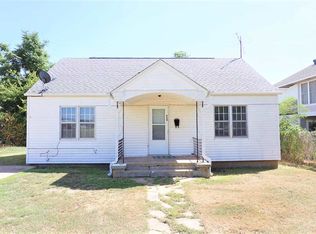 920 Delaware St, Perry, OK 73077