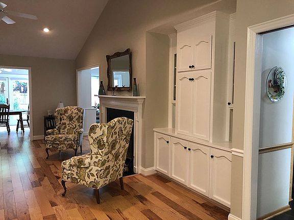 3rd image of 16 Fairoaks Dr
