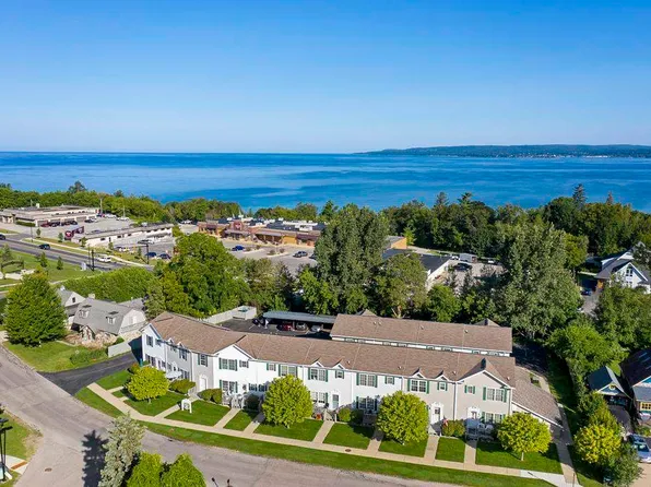 827 Arlington Ave APT 7, Petoskey, MI 49770