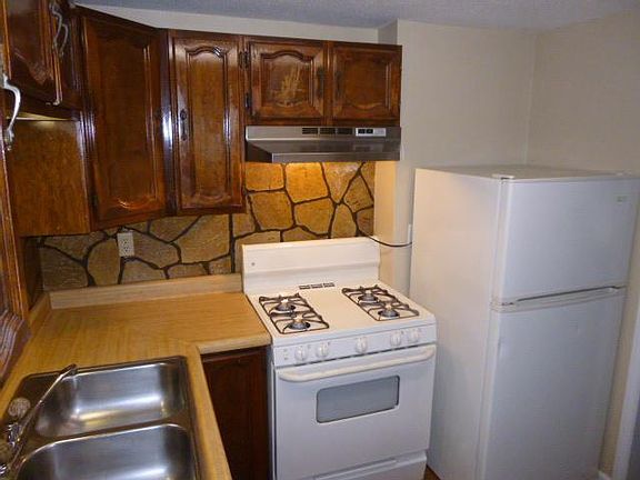 3rd image of 235 1/2 S 4th St
