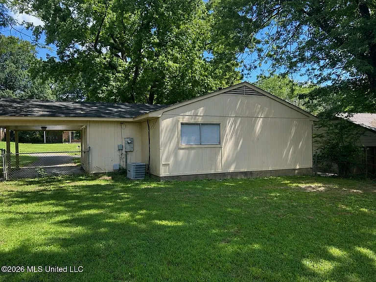 3105 Normandy Dr — Photo 2