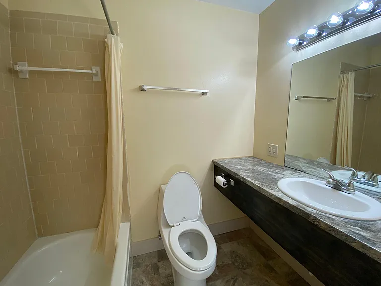 2241 W Pensacola St #16 — Photo 7
