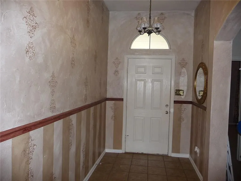 4 bed, 2061 sqft, $2,200 — Photo 4