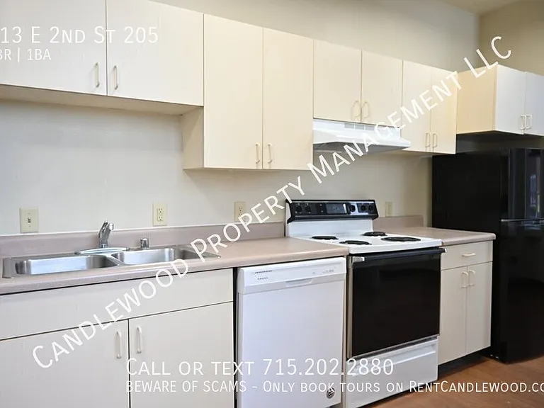 713 E 2nd St #205 — Photo 17