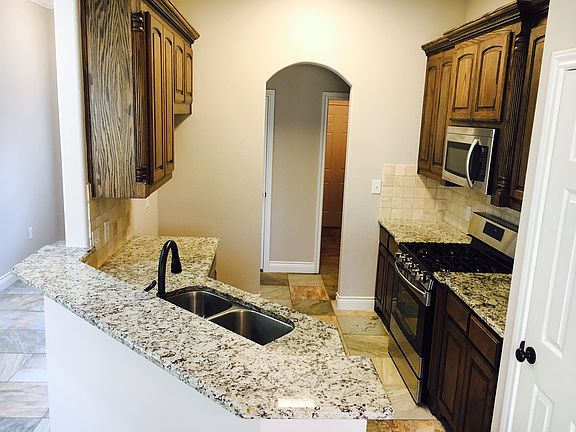 4th image of 714 W Sherman Dr