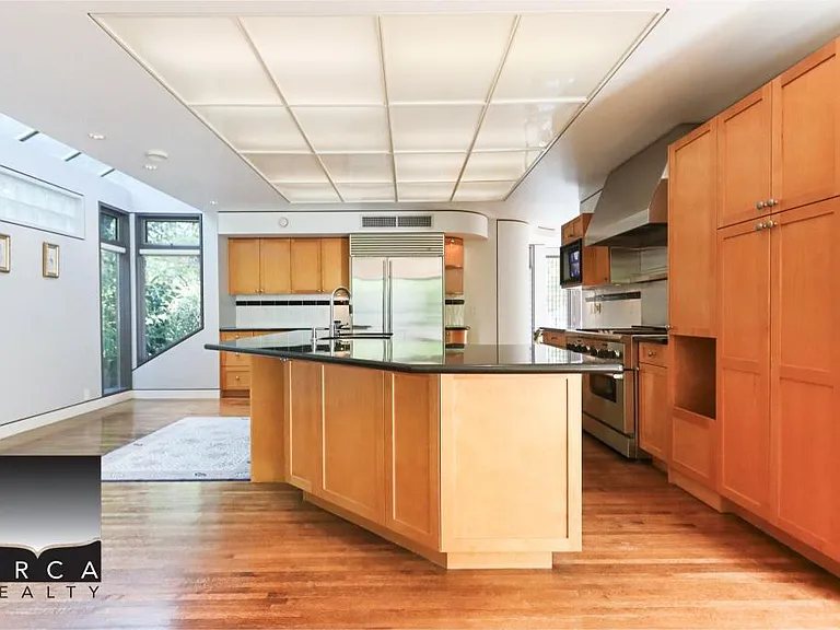 687 Beachview Dr — Photo 10