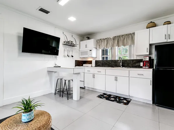 3147 SW 17th St, Miami, FL