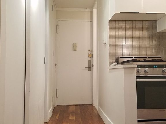 5th image of 200 E 30th St #9D1
