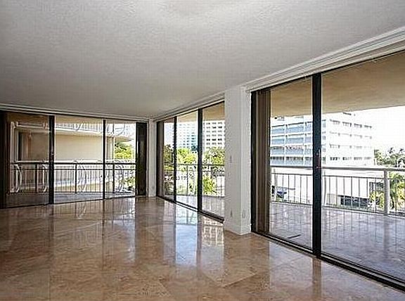 4th image of 2843 S Bayshore Dr APT 5E