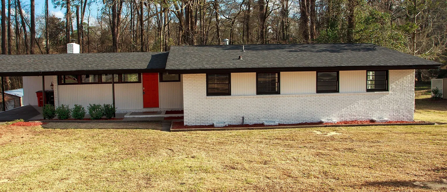 2910 Victoria Cir photo 1