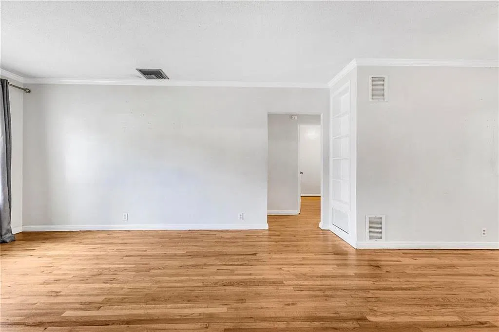 4 bed, 2.0 bath, 2251 sqft, $2,000 — Photo 4