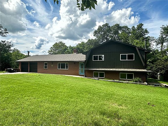 2nd image of 17900 Crestwood Dr