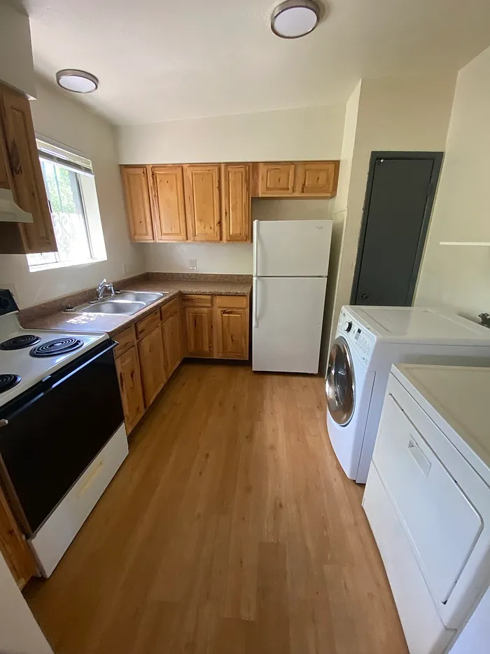 2 bed, 1.0 bath, 780 sqft, $1,000 — Photo 3