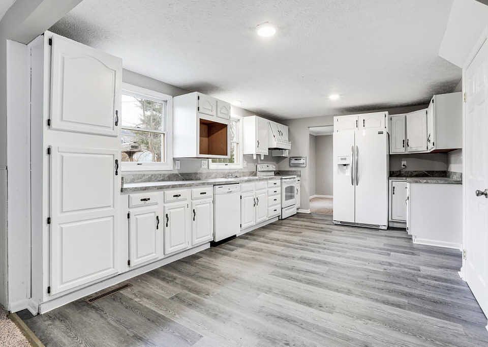 1st image of 83 Kennebec Pl E