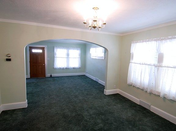 2nd image of 616 N Chicago Ave