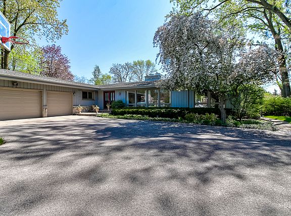 2nd image of 2590 Crestwood Ln