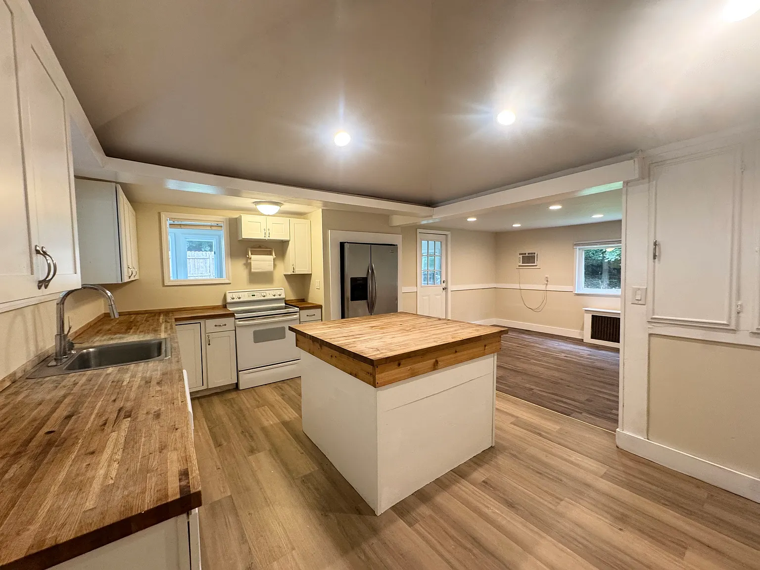 4 bed, $4,100 — Photo 3