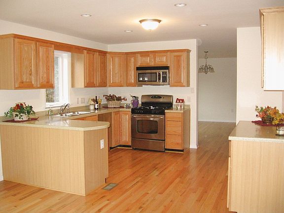 Oak Kitchen with stainless appliances
