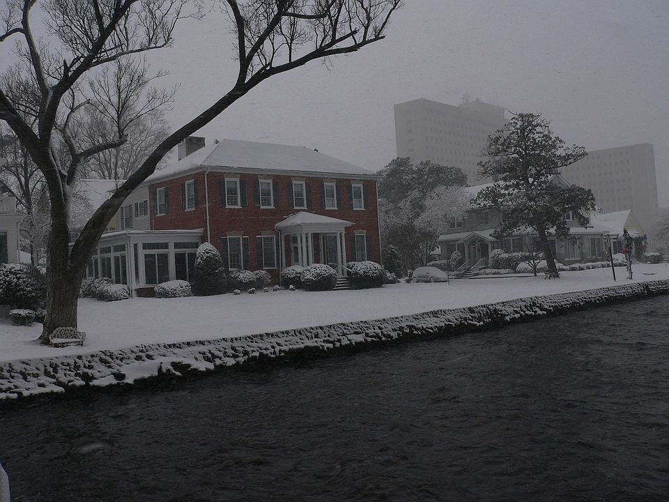 2nd image of 200 Swimming Point Way