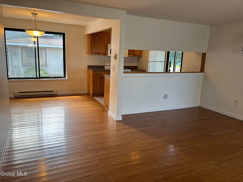 5th image of 73 Yorkshire Drive
