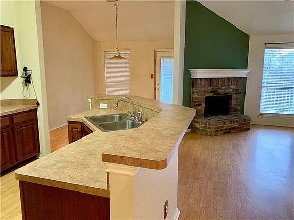 4th image of 170 Oak River Dr