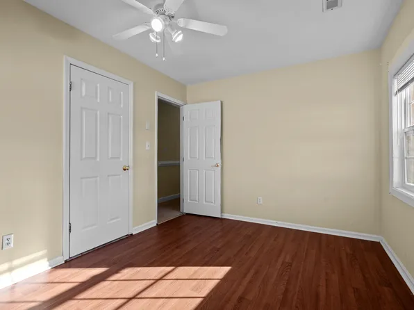 1413 Oakhill Ct, Raleigh, NC 27610