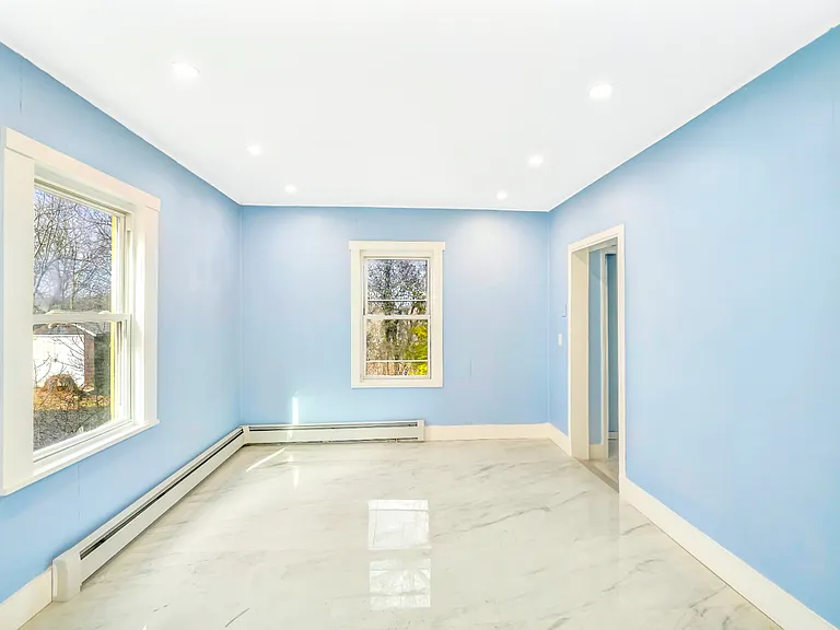 341 Lincoln St — Photo 4