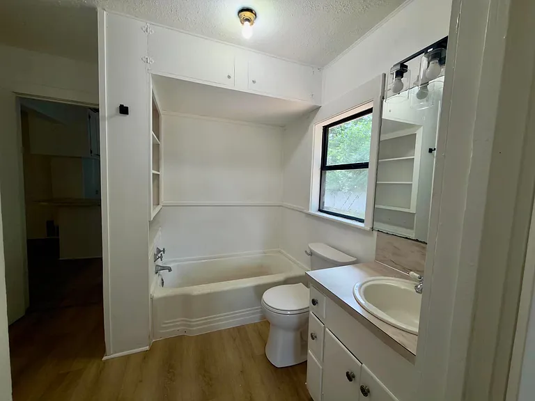 1603 E Main St — Photo 23