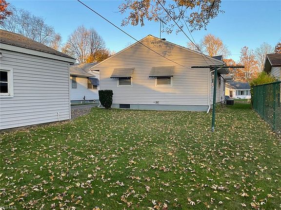5th image of 427 Concord Ave