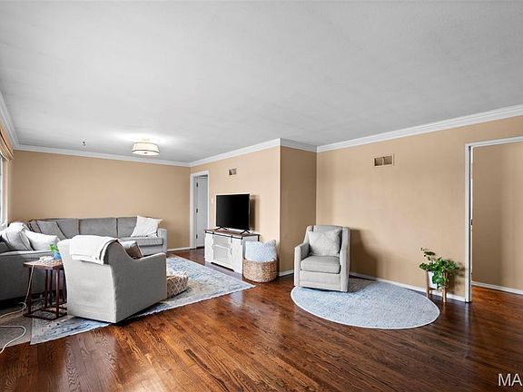 5th image of 6121 Savio Dr