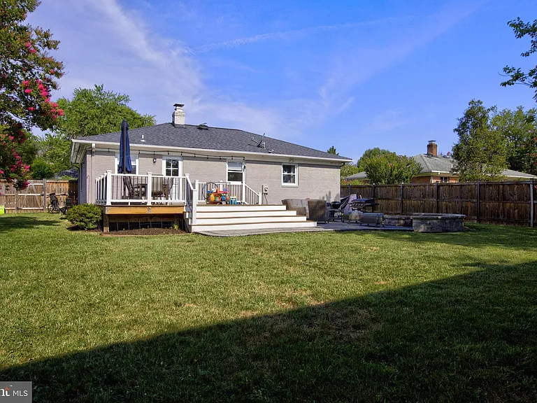 1015 Woods Pl — Photo 31
