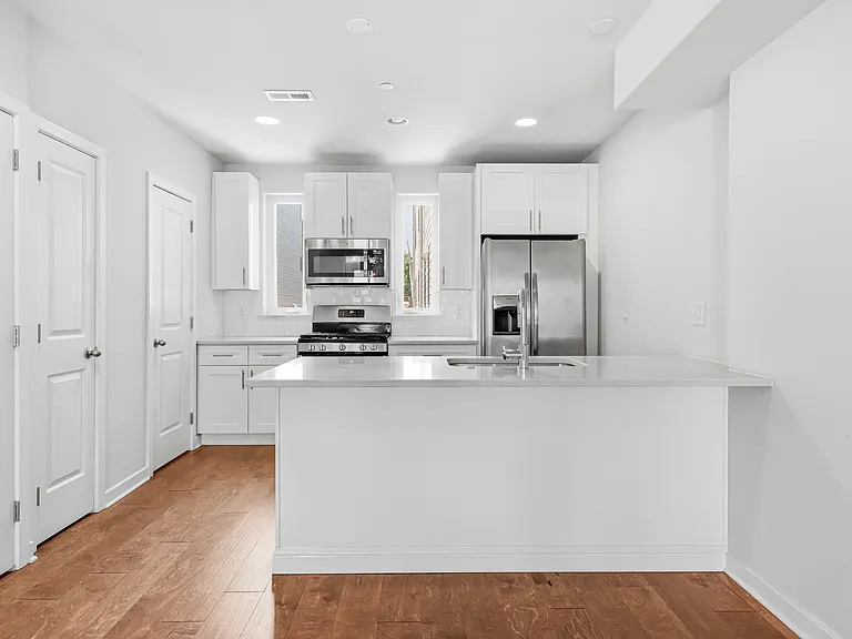 444 Kingsley St #444 — Photo 9