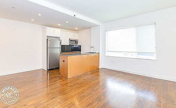 3rd image of 1209 Dekalb Ave #876
