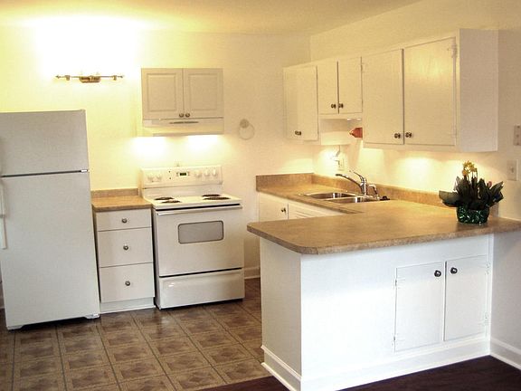 2nd image of 285 Lake Dr #B