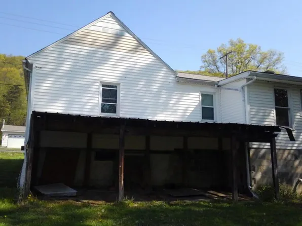 46 Riverview Dr, Lock Haven, PA 17745