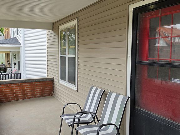 3rd image of 3313 Burt St
