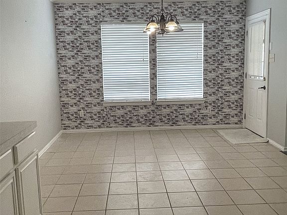 4th image of 4832 Fox Ridge Ln