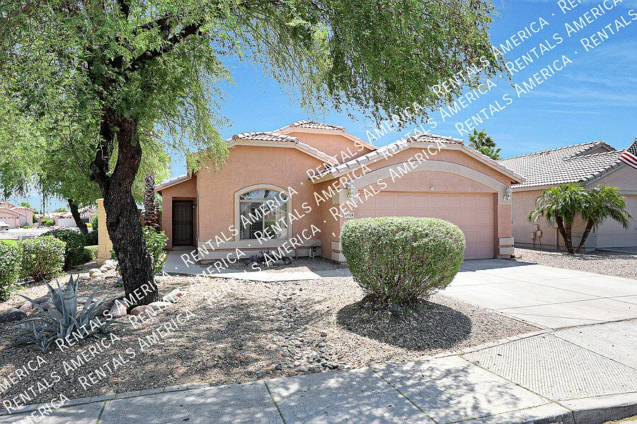 3 Bedrooms with Large backyard! — Photo 4