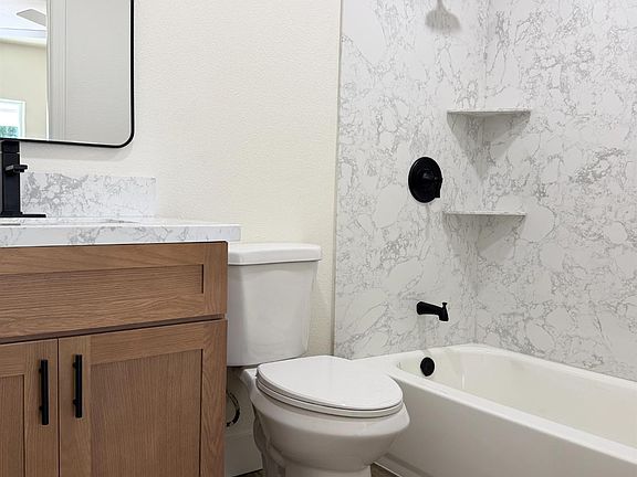 5th image of 505 Maple St