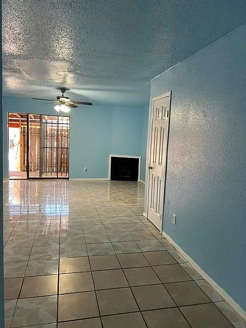 3 bed, 2.5 bath, 1292 sqft, $1,450 — Photo 3
