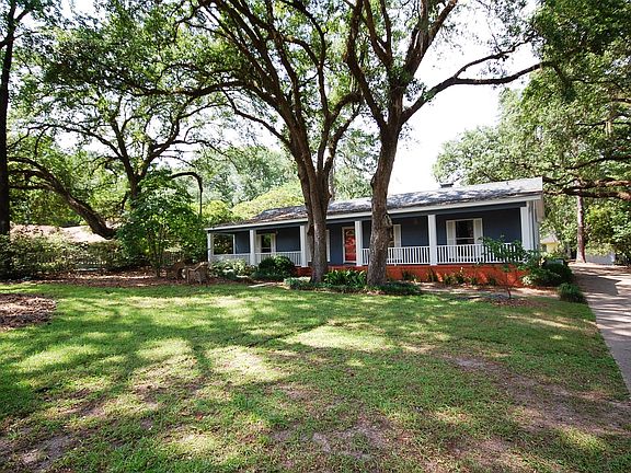 3rd image of 1210 Sarasota Dr