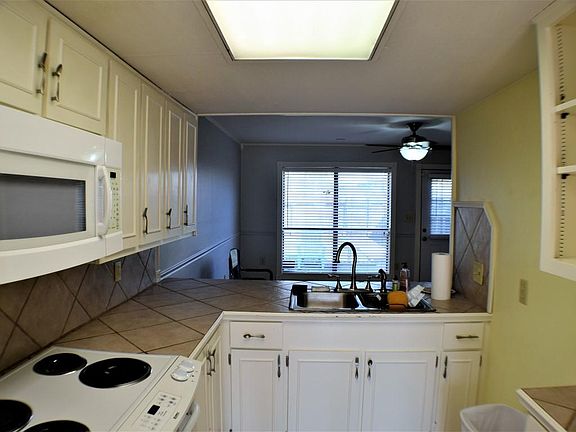 5th image of 2915 Glenn Dr