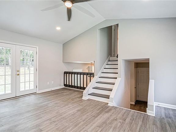 3rd image of 6277 Creekford Dr