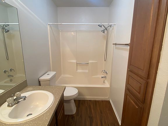 4th image of 205 Craddock Ave E #1
