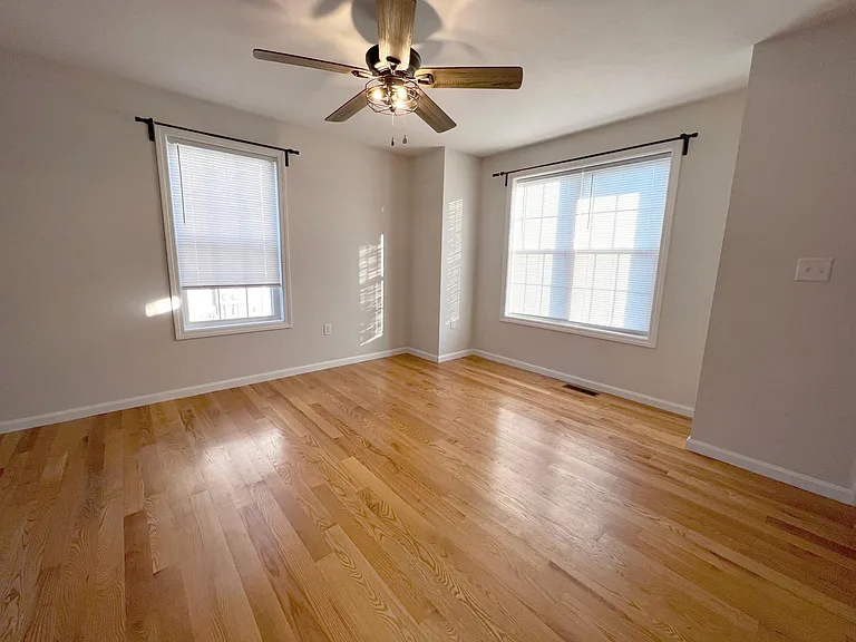 8 Riley — Photo 1