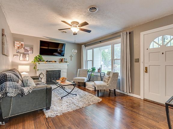 5th image of 1180 Valley Dr